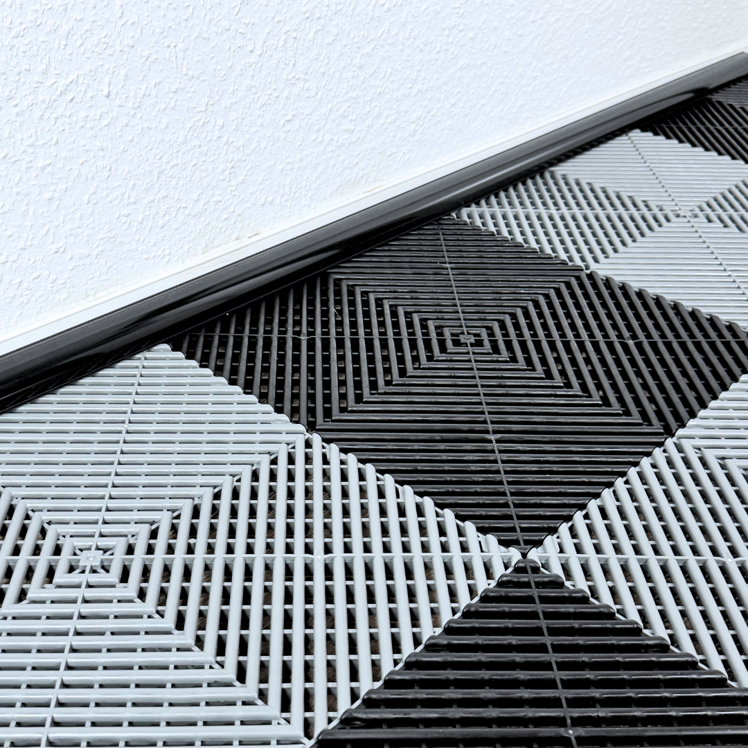 1,5 Meter Sockelleiste eloxiert mit LED Option für Garagen usw.