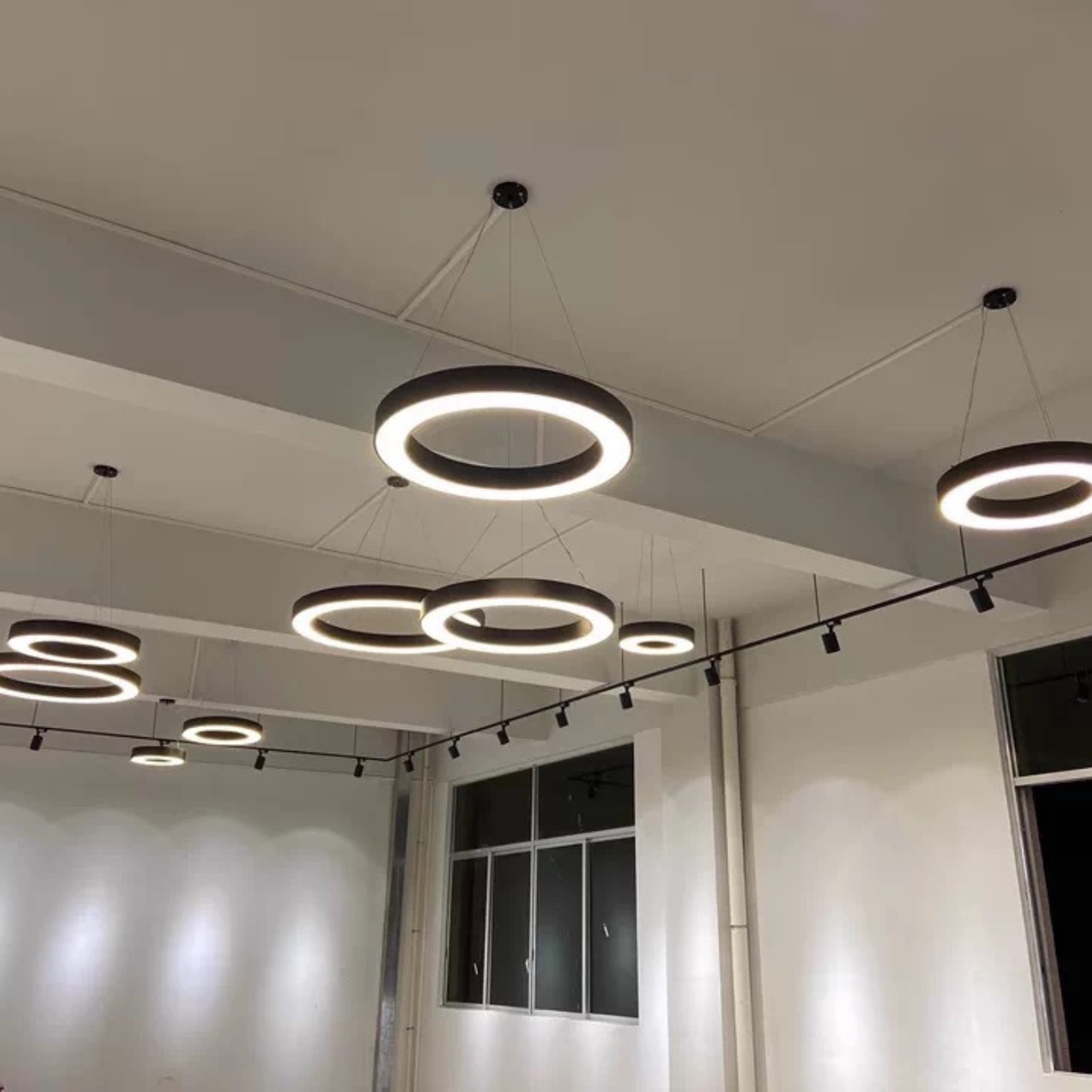 LED Ringlicht Deckenlampe Showroom Büro